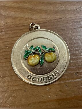 Vintage 14k yellow gold travel state round/disc medallion style/design charm
